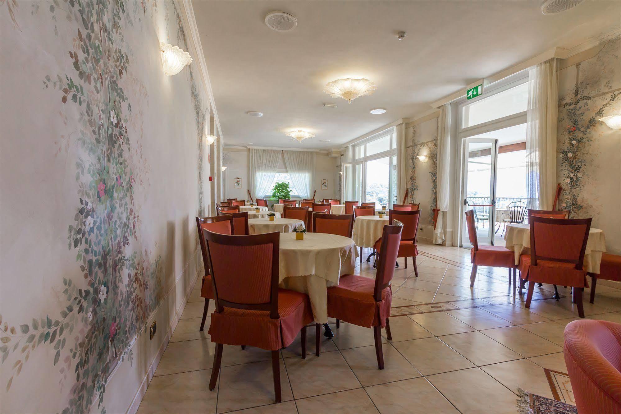 Hotel La Perla Tremezzo Bagian luar foto